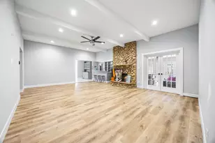 1810 Waterwood Dr, Arlington, TX 76012 - Photo 3