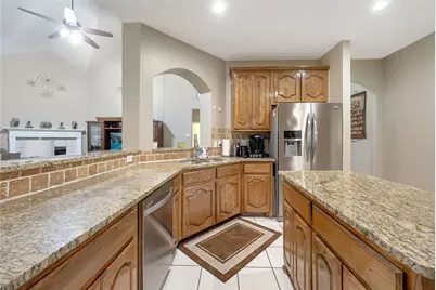 4703 Enchanted Bay Boulevard, Arlington, TX 76016 - Photo 9