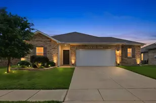 405 Willow Creek Dr, Glenn Heights, TX 75154 - Photo 1