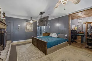 901 Pebble St, Bowie, TX 76230 - Photo 23