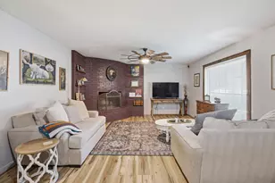 901 Pebble St, Bowie, TX 76230 - Photo 5