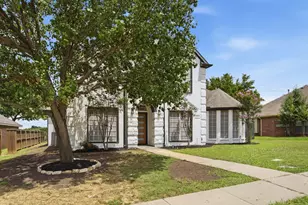 2021 Camelot Dr, Lewisville, TX 75067 - Photo 3
