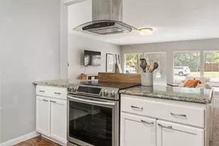 13521 Janwood Ln, Farmers Branch, TX 75234 - Photo 9