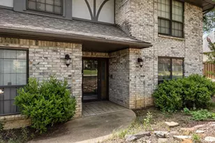 8724 Racquet Club Dr, Fort Worth, TX 76120 - Photo 3