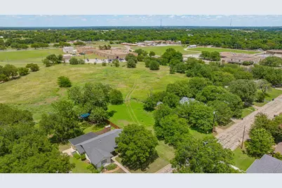912 W Bridge Street, Granbury, TX 76048 - Photo 3