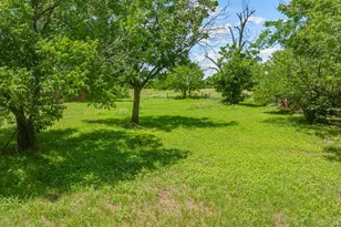 912 W Bridge St, Granbury, TX 76048 - Photo 1