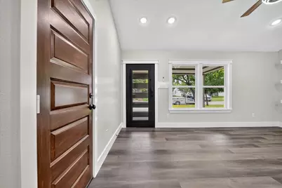 426 Goodyear Street, Irving, TX 75062 - Photo 9