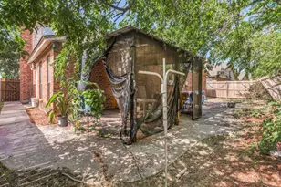 1233 W Hudgins St, Grapevine, TX 76051 - Photo 23