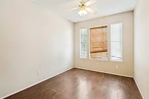 1233 W Hudgins St, Grapevine, TX 76051 - Photo 19