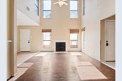 1233 W Hudgins Street, Grapevine, TX 76051 - Photo 5