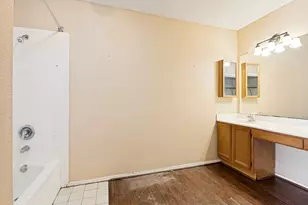 1233 W Hudgins St, Grapevine, TX 76051 - Photo 15
