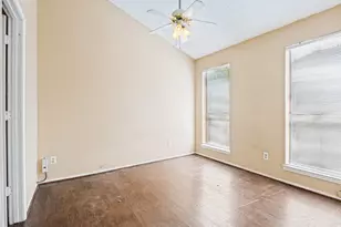 1233 W Hudgins St, Grapevine, TX 76051 - Photo 13