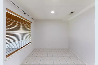 719 Matthews Court, Arlington, TX 76012 - Photo 7
