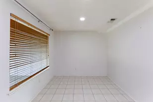 719 Matthews Ct, Arlington, TX 76012 - Photo 7