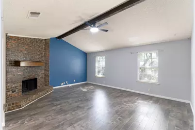 719 Matthews Court, Arlington, TX 76012 - Photo 3
