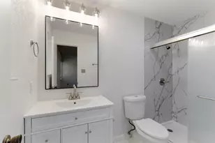 719 Matthews Ct, Arlington, TX 76012 - Photo 17