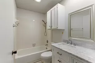719 Matthews Ct, Arlington, TX 76012 - Photo 13