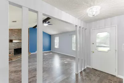 719 Matthews Court, Arlington, TX 76012 - Photo 5