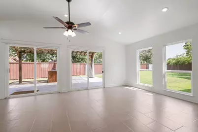 913 Heritage Circle, Garland, TX 75043 - Photo 11