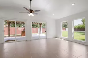 913 Heritage Cir, Garland, TX 75043 - Photo 11