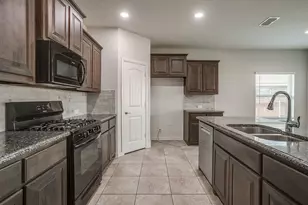 9105 Golden Hollow Ln, Fort Worth, TX 76179 - Photo 5