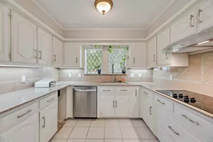 13052 Fall Manor Dr, Dallas, TX 75243 - Photo 11