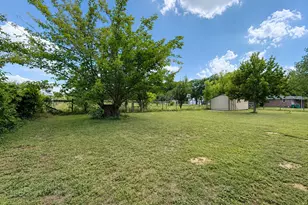 536 E 4th St, Joshua, TX 76058 - Photo 29