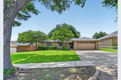 10113 Locksley Drive, Benbrook, TX 76126 - Photo 3