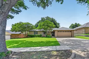 10113 Locksley Dr, Benbrook, TX 76126 - Photo 3
