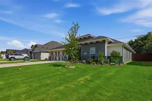 928 Tesslynn Ave, Godley, TX 76044 - Photo 3