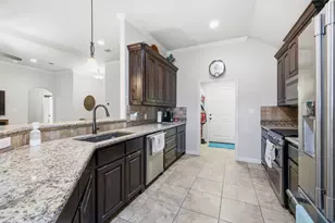 134 Donna Cir, Granbury, TX 76049 - Photo 9