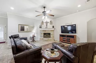 134 Donna Cir, Granbury, TX 76049 - Photo 5