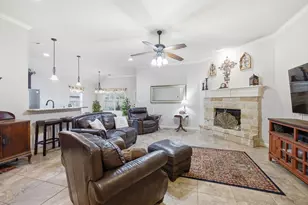 134 Donna Cir, Granbury, TX 76049 - Photo 3