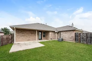 610 Canvas Ct, Lancaster, TX 75146 - Photo 17
