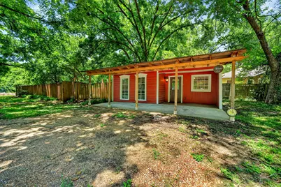 415 S Dallas Avenue, Lancaster, TX 75146 - Photo 1