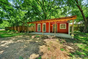 415 S Dallas Ave, Lancaster, TX 75146 - Photo 1