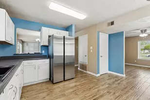 304 Lark Ln, Euless, TX 76039 - Photo 13
