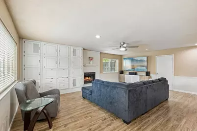 304 Lark Lane, Euless, TX 76039 - Photo 9