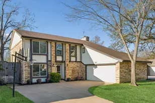 304 Lark Ln, Euless, TX 76039 - Photo 3