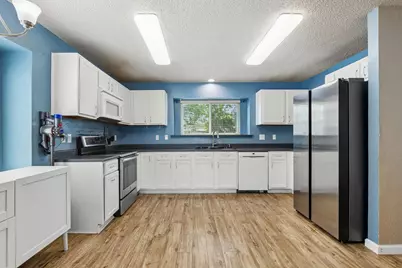 304 Lark Lane, Euless, TX 76039 - Photo 5