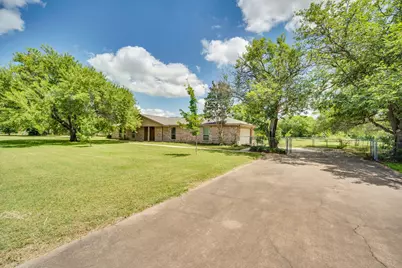 112 Burkett Lane, Pecan Hill, TX 75154 - Photo 3