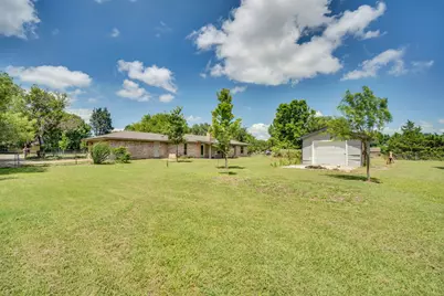 112 Burkett Lane, Pecan Hill, TX 75154 - Photo 23