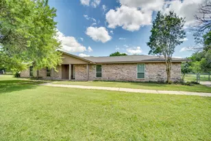 112 Burkett Ln, Pecan Hill, TX 75154 - Photo 1