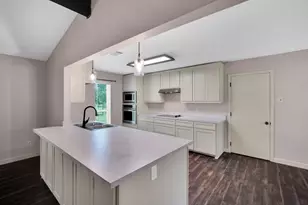 112 Burkett Ln, Pecan Hill, TX 75154 - Photo 5