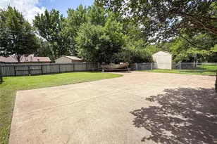 604 Cooper St, Ennis, TX 75119 - Photo 25