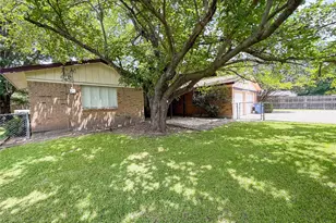 604 Cooper St, Ennis, TX 75119 - Photo 25