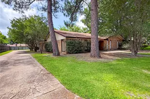 604 Cooper St, Ennis, TX 75119 - Photo 3