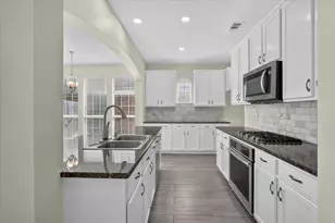 2644 Coral Cove Dr, Grand Prairie, TX 75054 - Photo 7