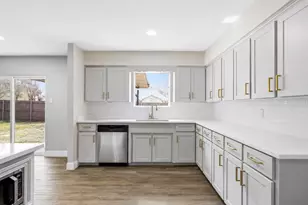1708 Park Ridge Terrace, Arlington, TX 76012 - Photo 9