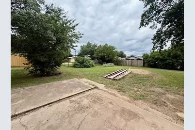 407 S Lamar Street, Eastland, TX 76448 - Photo 33